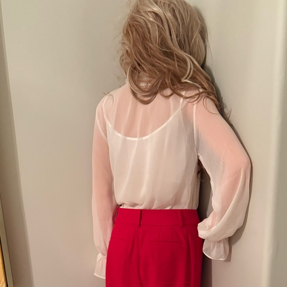 NWT GORGEOUS and the latest style - Beautiful Winter White Ruffled Blouse! - Picture 6 of 9